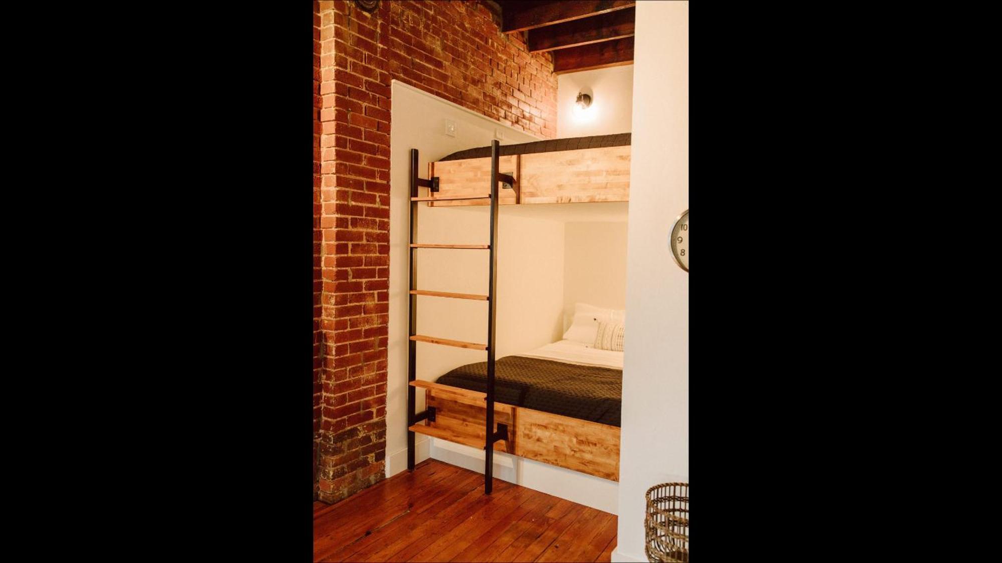 Broken Clock Apartment Спрингфийлд Екстериор снимка